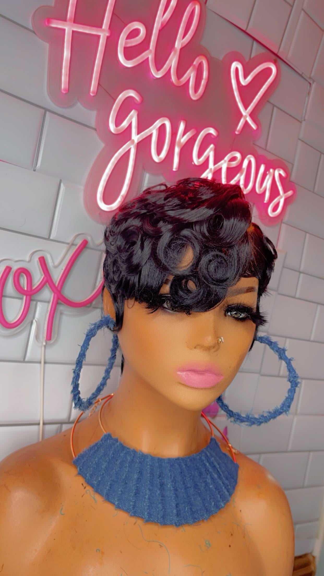 Pincurl closure pixie